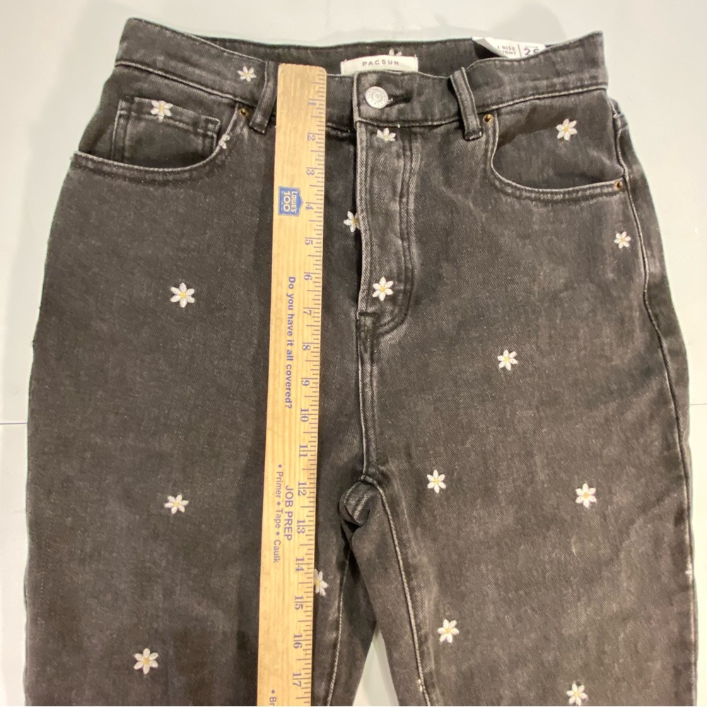 PacSun Highrise Straight Leg Black Embroidered Daisy Floral Jeans size 26 2 - Picture 3 of 14